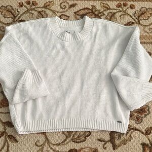 Hollister Women's Cream Crew Neck Sweater